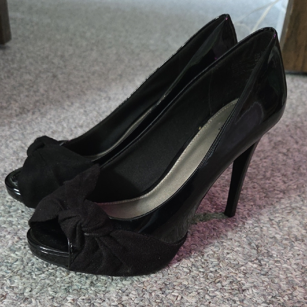 FIONI Clothing Black Glossy Heels with Bow